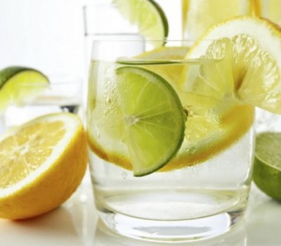 agua con zumo de limón